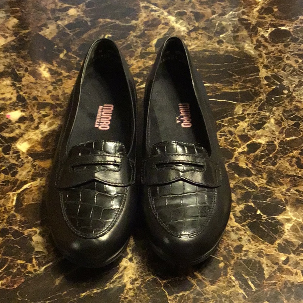 Munro Womens 8 M Black Leather Penny Loafers Shoes